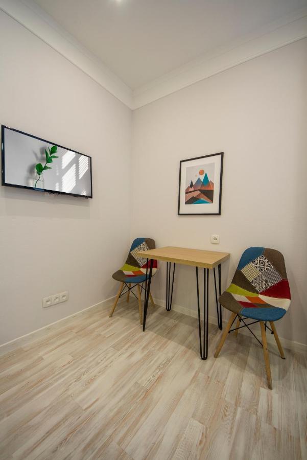 Design Apartments On Velyka Vasylkivska 42 Kiev Esterno foto