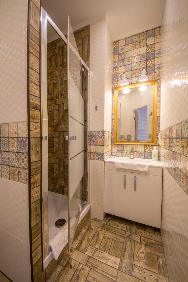 Design Apartments On Velyka Vasylkivska 42 Kiev Esterno foto